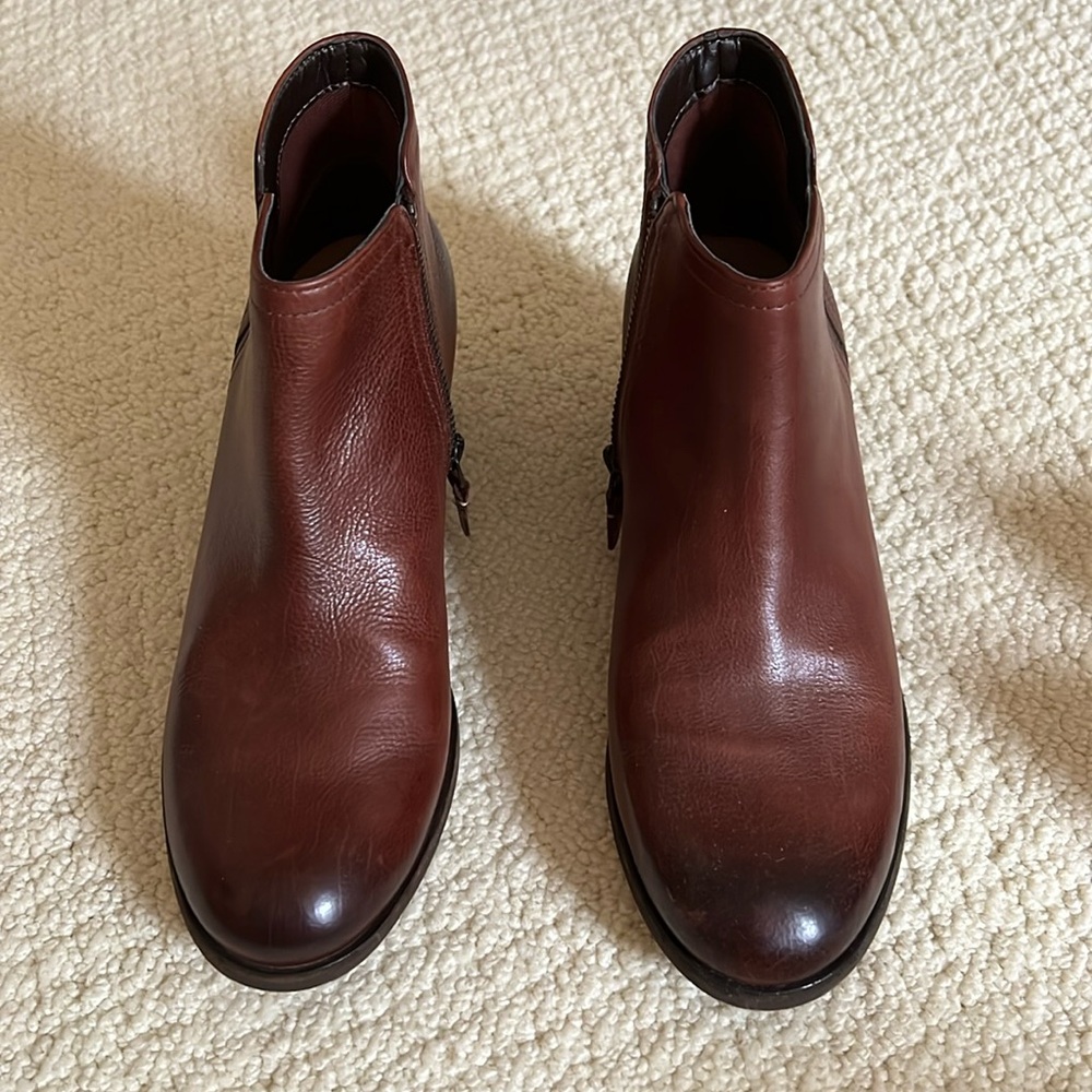 EOC Women’s Clarks Artisan Brown Boots 7M